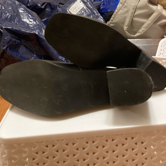 Intentionally _____ Blank black leather mules size10 - Picture 6 of 9